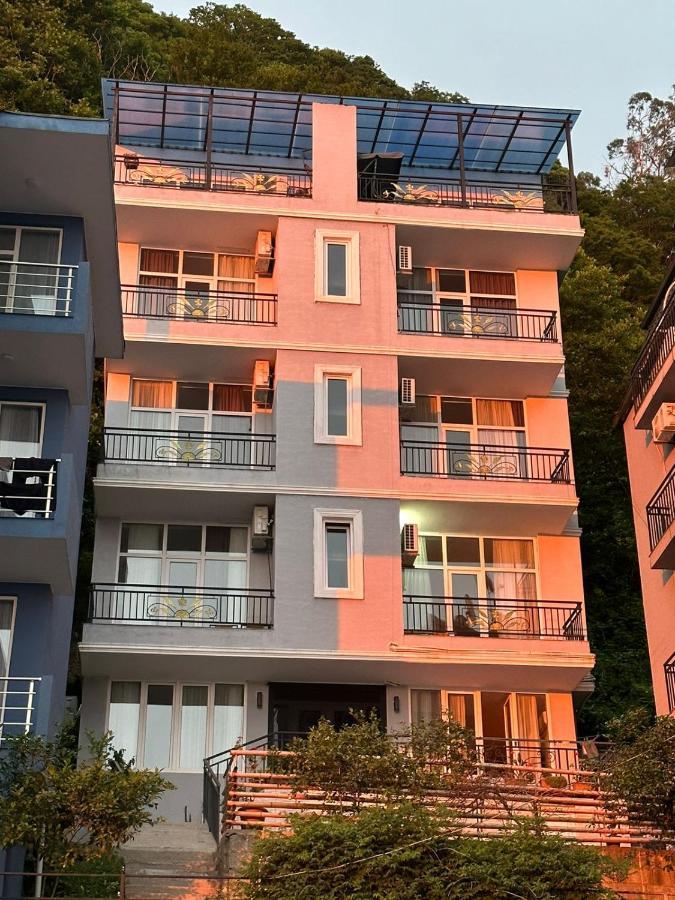 Woodsea Hotell Batumi Exteriör bild