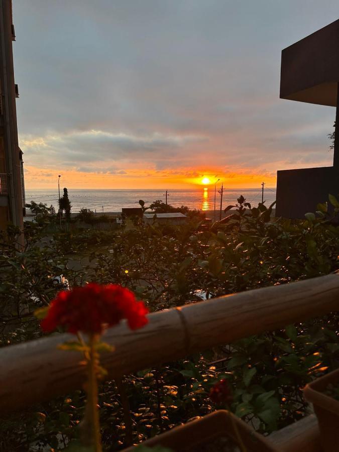 Woodsea Hotell Batumi Exteriör bild