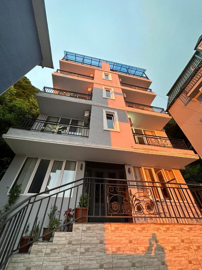 Woodsea Hotell Batumi Exteriör bild