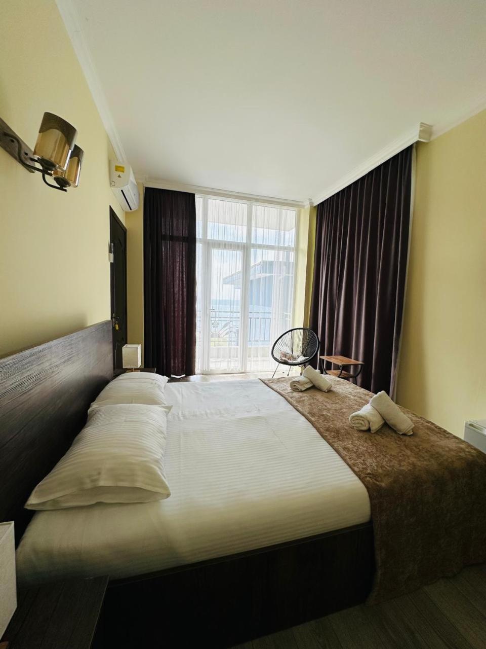 Woodsea Hotell Batumi Exteriör bild