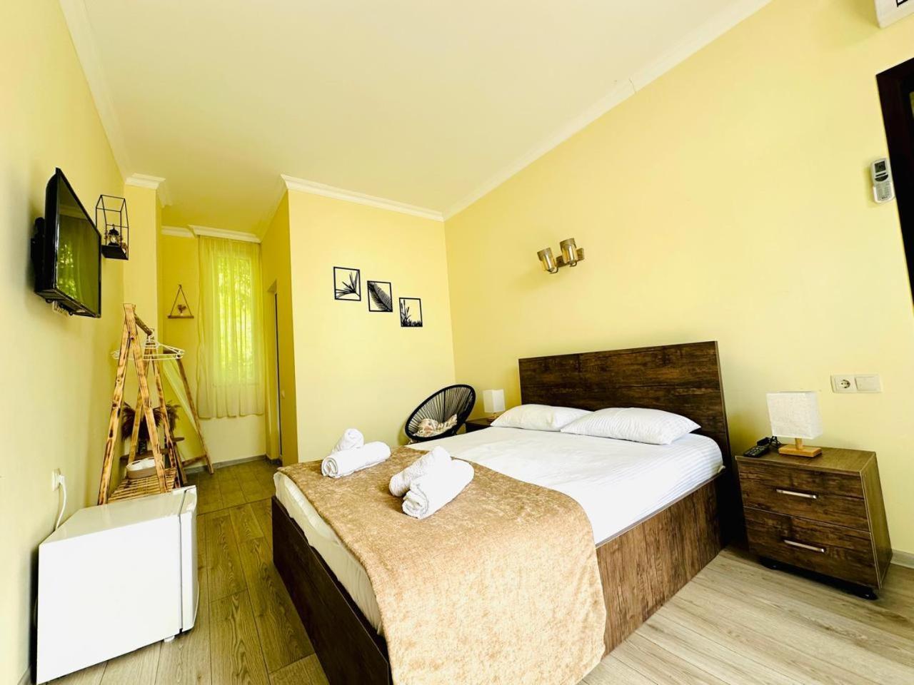 Woodsea Hotell Batumi Exteriör bild