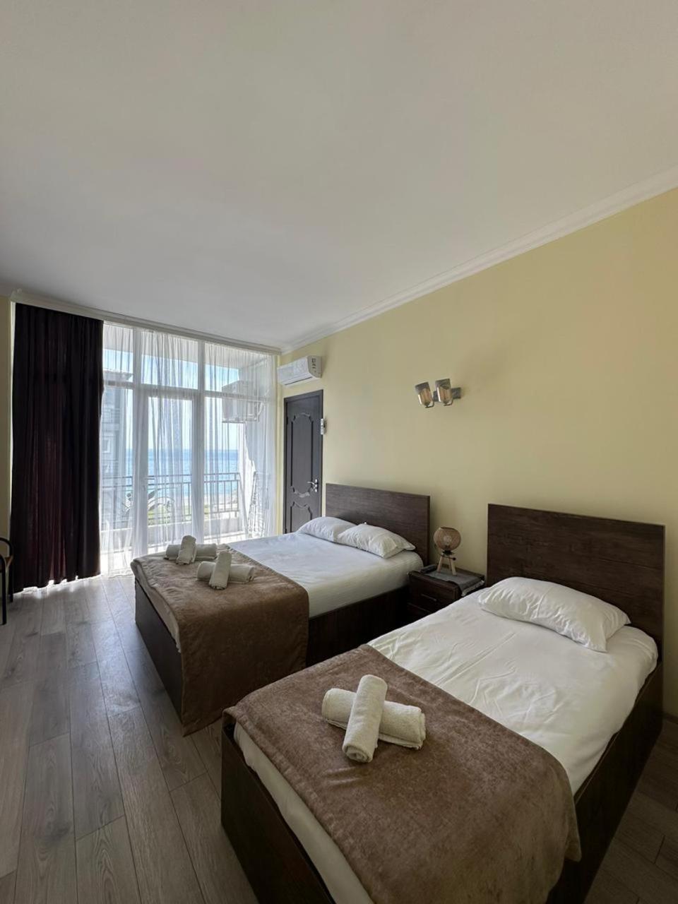 Woodsea Hotell Batumi Exteriör bild