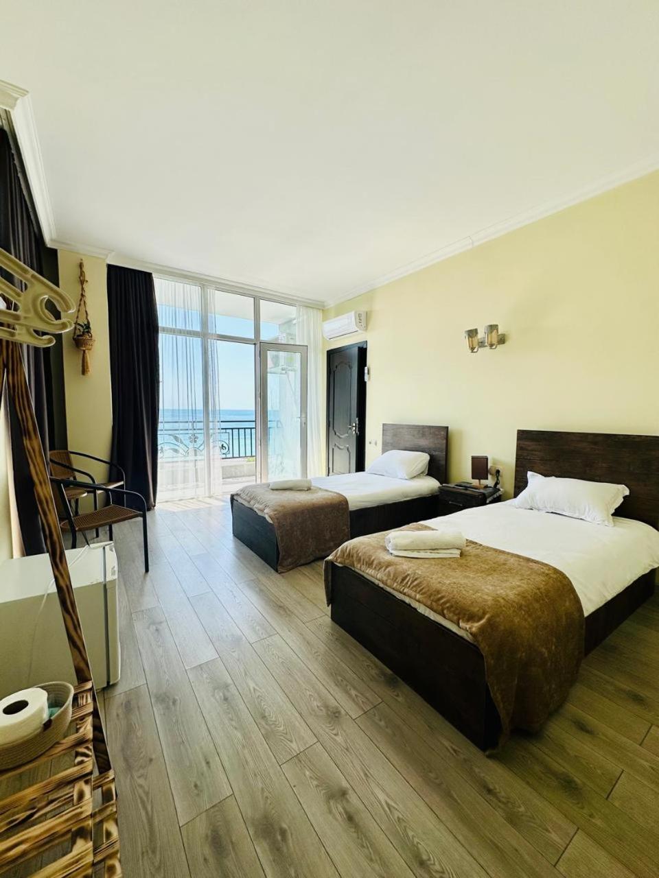 Woodsea Hotell Batumi Exteriör bild