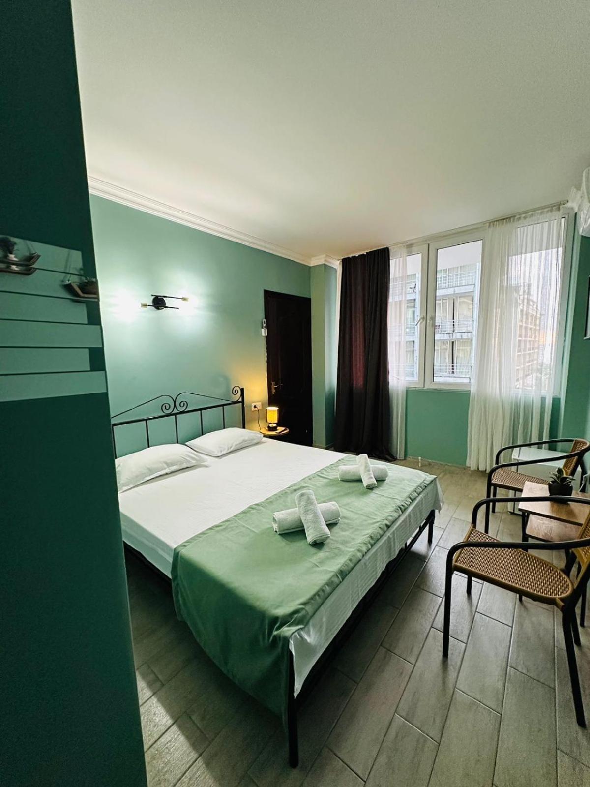 Woodsea Hotell Batumi Exteriör bild