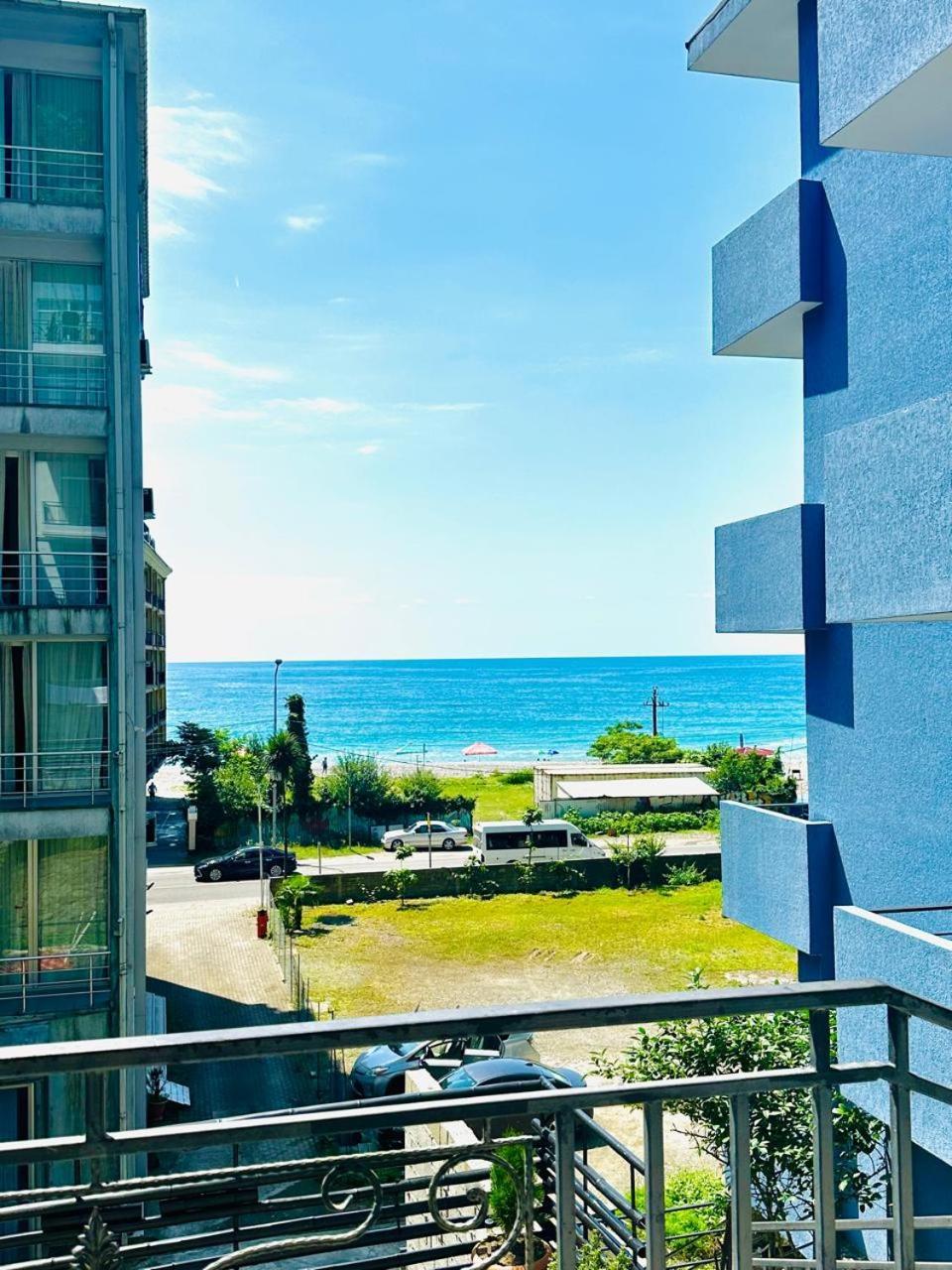 Woodsea Hotell Batumi Exteriör bild
