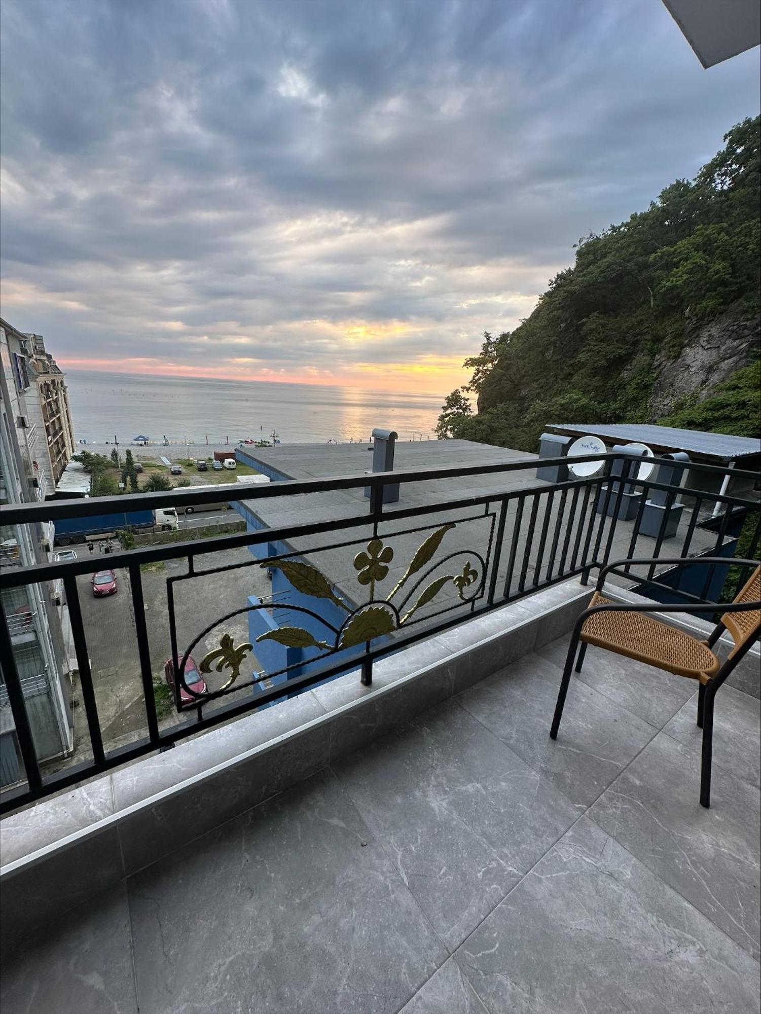 Woodsea Hotell Batumi Exteriör bild